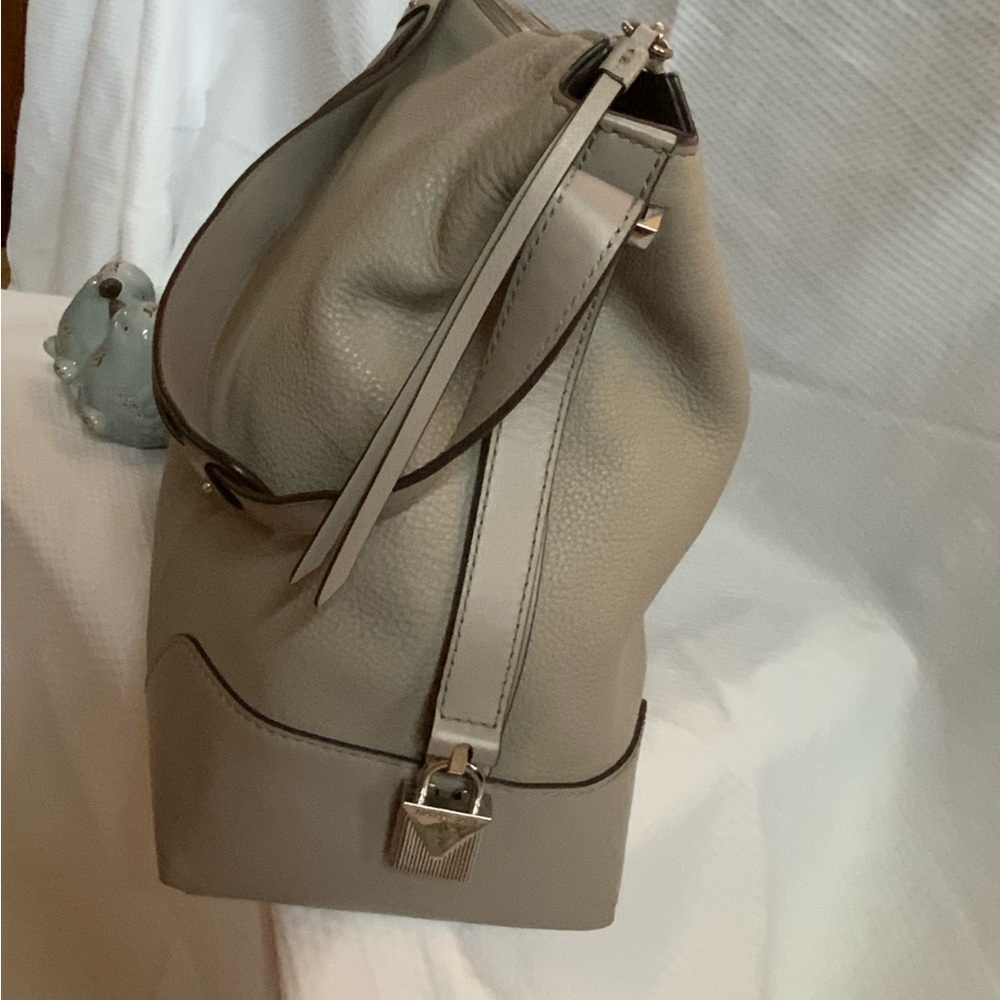 Michael Kors Pebble Leather Large Crosby - Picture 8 of 16